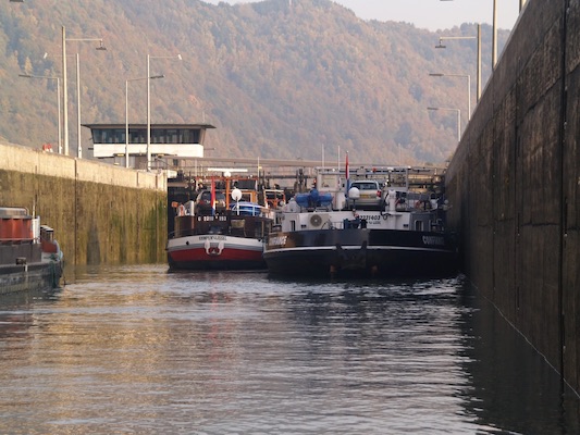 Schleusen auf der Donau